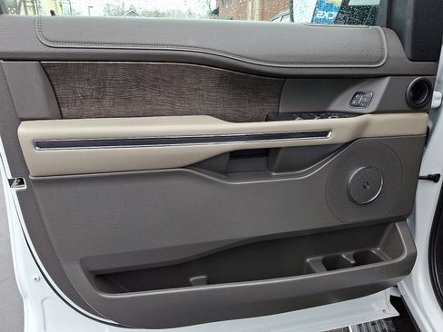 Used 2020 Ford Expedition Limited image 15