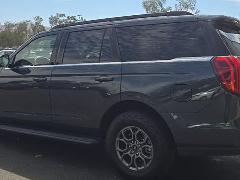 Used 2025 Ford Expedition Active AWD/4WD image 4