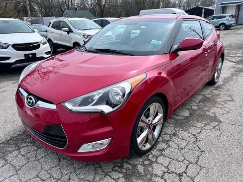 Used 2017 Hyundai Veloster Value Edition FWD image 2