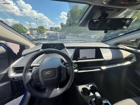 Used 2025 Toyota Prius LE FWD image 27