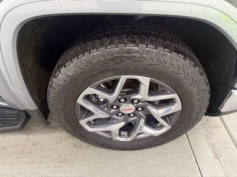 Used 2023 GMC Sierra 1500 SLT w/ SLT Premium Package AWD/4WD image 4