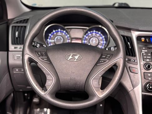 Used 2011 Hyundai Sonata GLS image 14