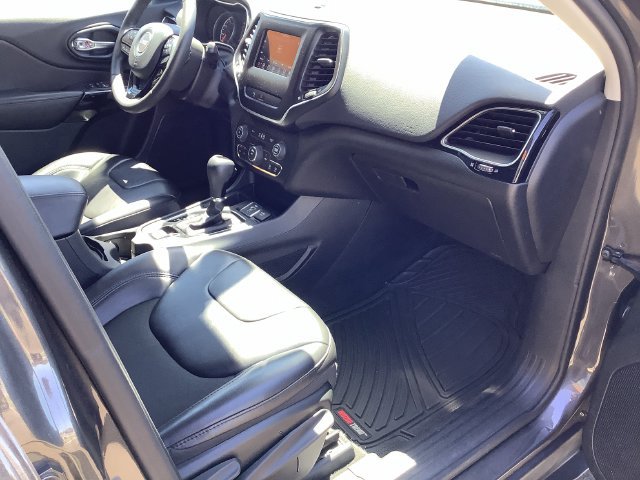 Used 2020 Jeep Cherokee Latitude Plus FWD image 34