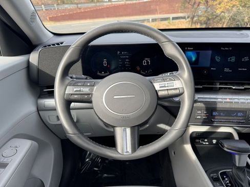 Used 2025 Hyundai Kona SEL image 29