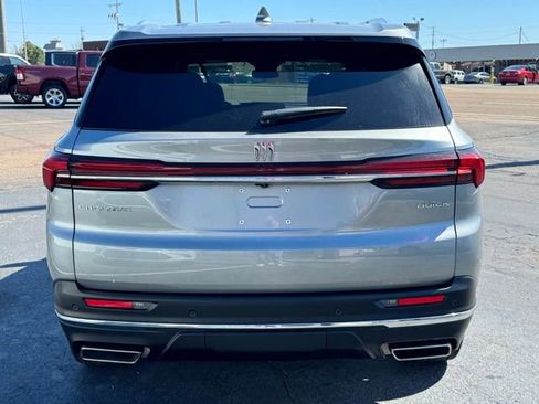 Used 2025 Buick Enclave Preferred image 4