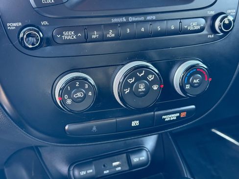 Used 2015 Kia Soul + image 29