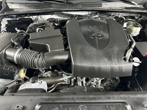 Used 2022 Toyota Tacoma TRD Sport image 11