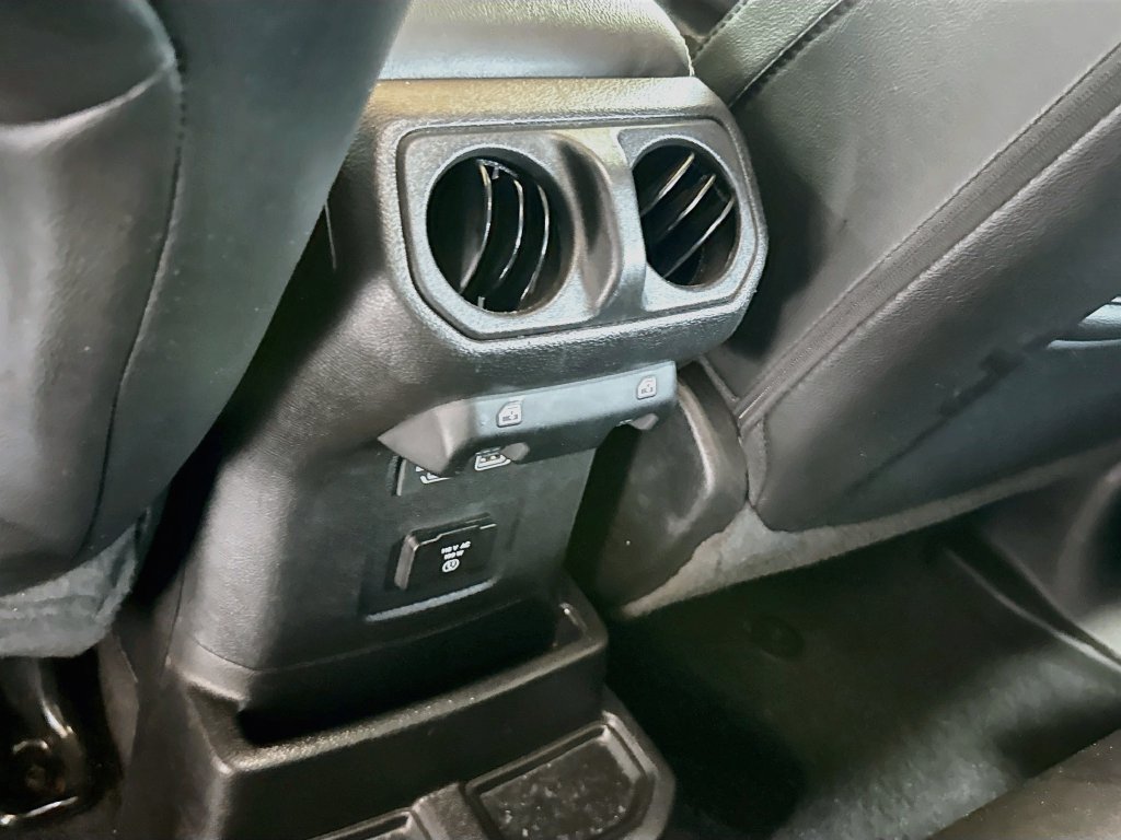 Used 2022 Jeep Wrangler Unlimited Sahara w/ Cold Weather Group AWD/4WD image 29
