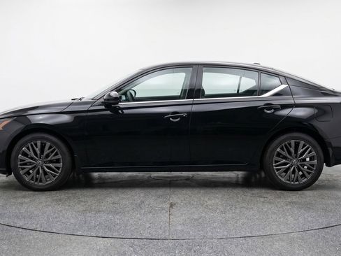 Used 2025 Nissan Altima 2.5 SV FWD image 5