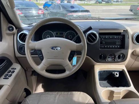 Used 2005 Ford Expedition XLT image 19