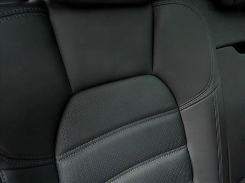 Used 2021 Porsche Macan image 18