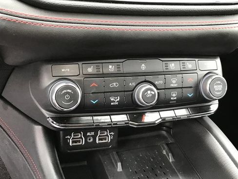 Used 2025 Dodge Durango R/T AWD/4WD image 12