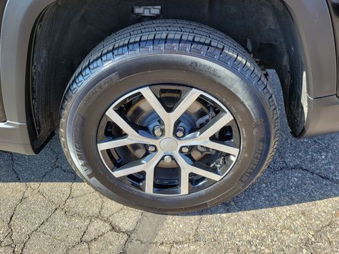 Used 2023 Jeep Grand Cherokee L Limited image 5