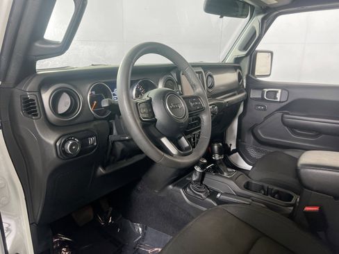 Used 2023 Jeep Wrangler Sport S image 9