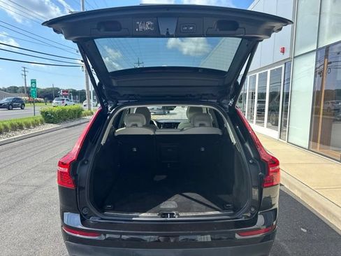 Used 2021 Volvo XC60 T5 Momentum w/ Climate Package AWD/4WD image 11