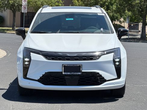 New 2027 Chrysler Pacifica Limited FWD image 8