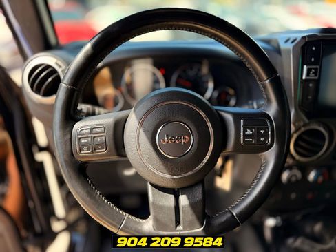 Used 2017 Jeep Wrangler Unlimited Rubicon w/ Connectivity Group AWD/4WD image 12