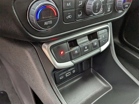 Used 2024 GMC Terrain SLT image 26