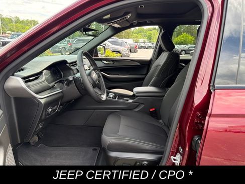 Used 2025 Jeep Grand Cherokee Laredo X w/ Luxury Tech Group I AWD/4WD image 13