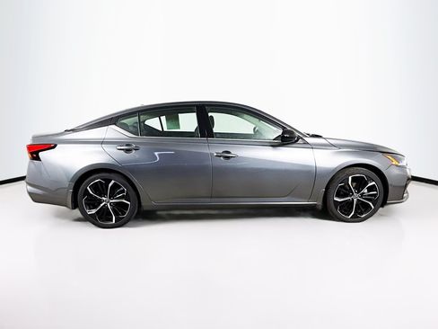 Used 2023 Nissan Altima 2.5 SR FWD image 2