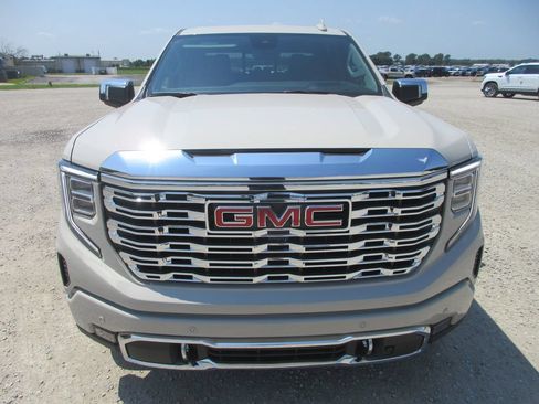 New 2026 GMC Sierra 1500 Denali w/ Denali Reserve Package AWD/4WD image 13