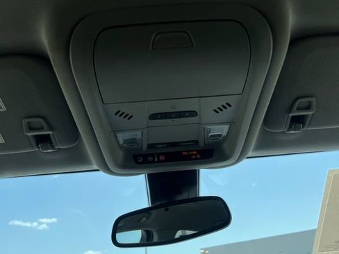 Used 2024 GMC Terrain SLT FWD image 7