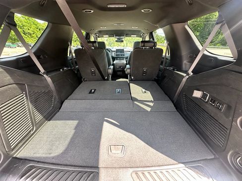 Used 2023 Chevrolet Tahoe LT w/ Luxury Package RWD image 27