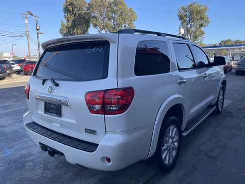 Used 2017 Toyota Sequoia Platinum RWD image 5