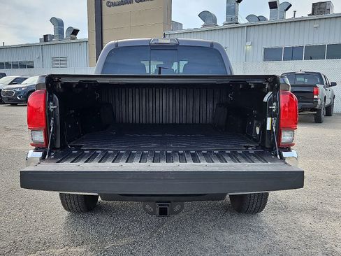 Used 2018 Toyota Tacoma TRD Off-Road AWD/4WD image 30