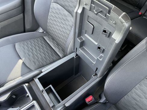 Used 2025 Nissan Pathfinder SV FWD image 26