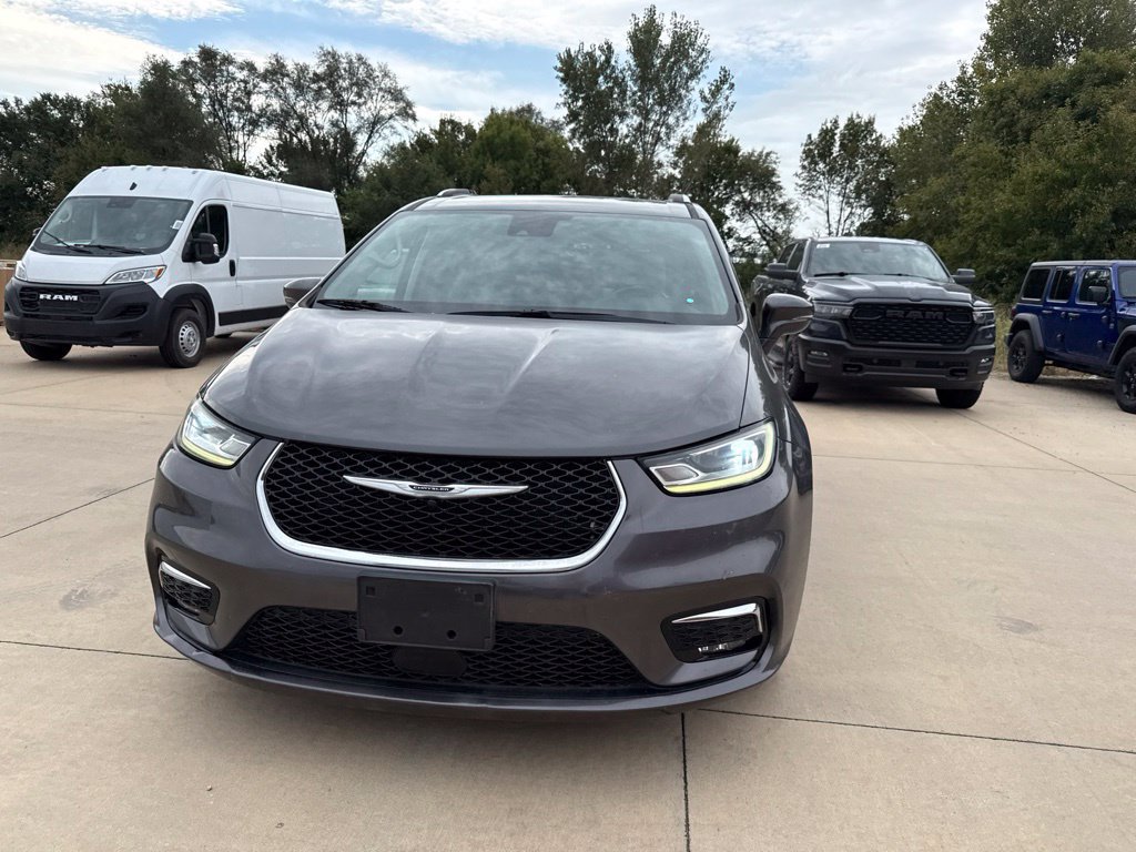 Used 2021 Chrysler Pacifica Touring-L FWD image 32