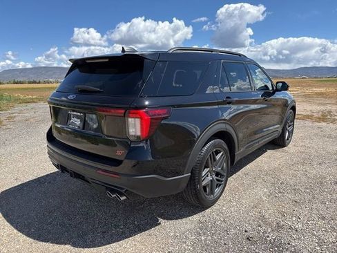Used 2025 Ford Explorer ST AWD/4WD image 7