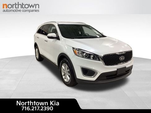 Used 2016 Kia Sorento LX image 1