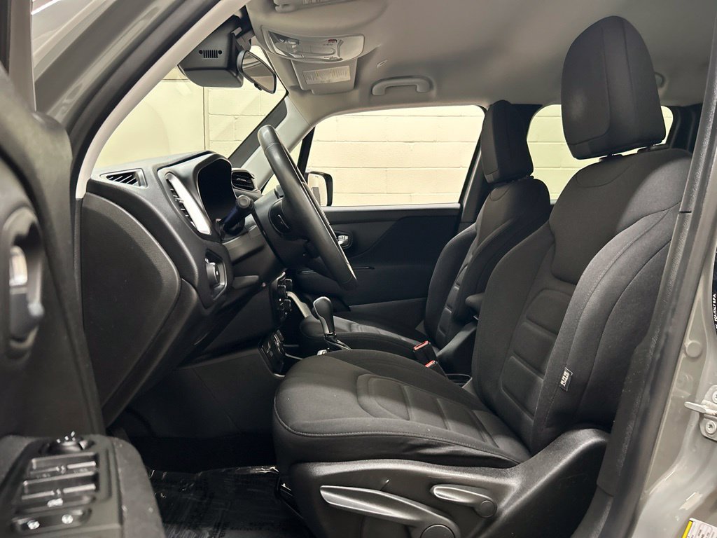 Used 2021 Jeep Renegade Latitude AWD/4WD image 8