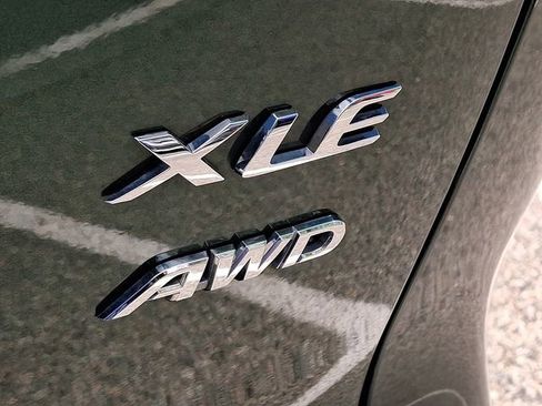 Used 2023 Toyota Corolla Cross XLE w/ Convenience Package image 29