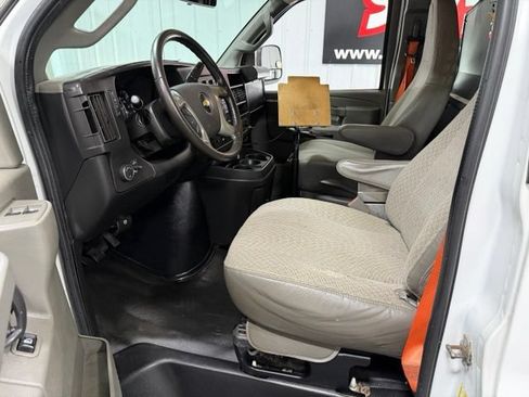 Used 2018 Chevrolet Express 2500 w/ Driver Convenience Package RWD image 13