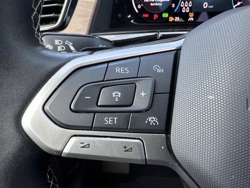 Used 2025 Volkswagen Atlas SE image 26