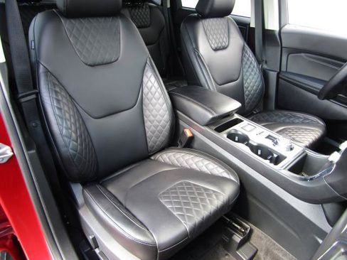 Used 2024 Ford Edge Titanium AWD/4WD image 8