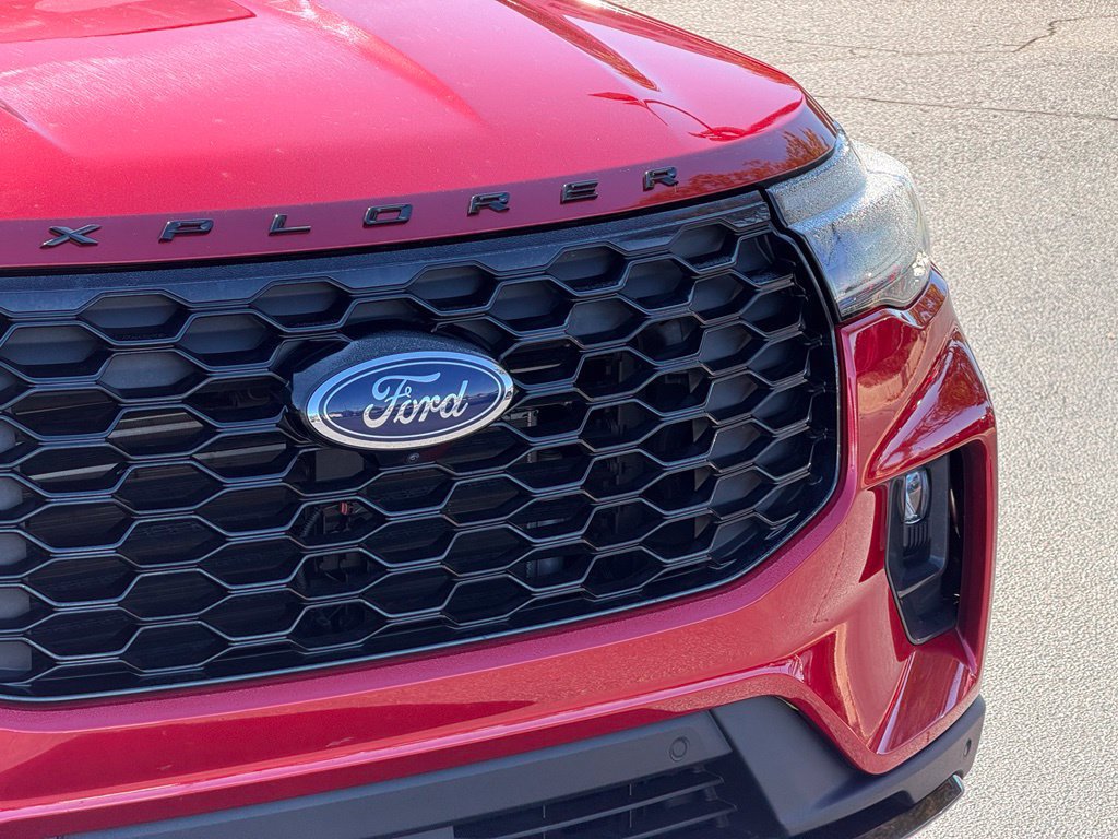 Used 2025 Ford Explorer ST-Line w/ ST-Line Street Pack AWD/4WD image 9
