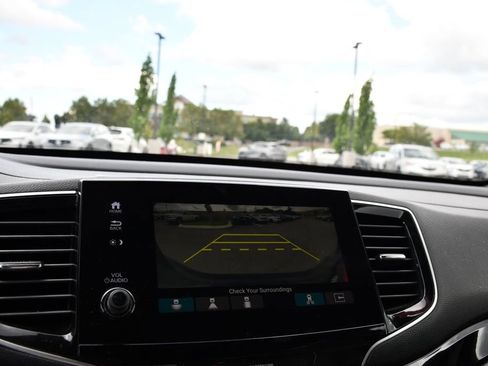 Used 2019 Honda Pilot Touring image 12
