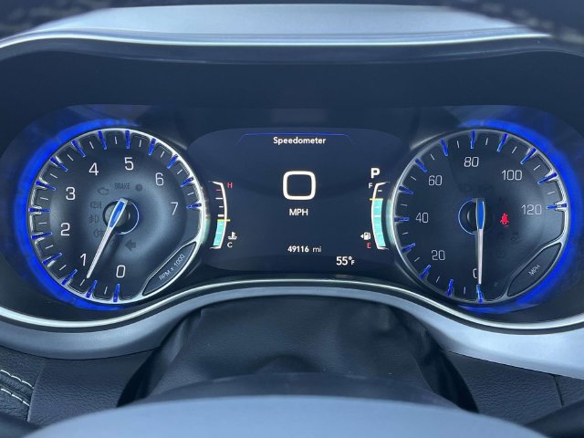 Used 2025 Chrysler Pacifica Limited FWD image 37
