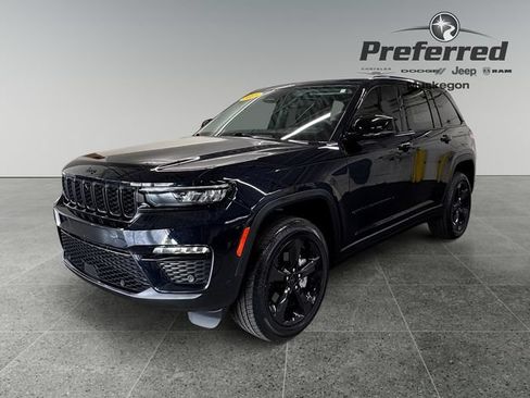 Used 2023 Jeep Grand Cherokee Limited w/ Luxury Tech Group II AWD/4WD image 10
