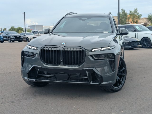 Used 2026 BMW X7 xDrive40i w/ M Sport Package AWD/4WD image 3