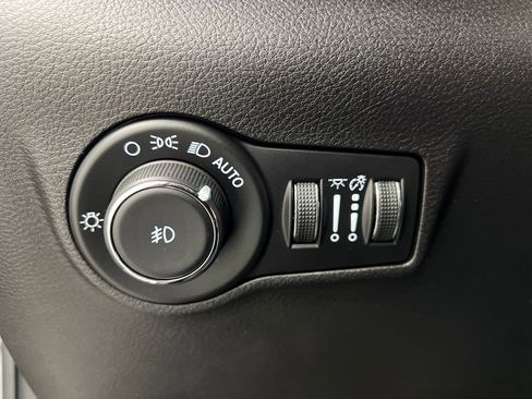 Used 2024 Jeep Compass Trailhawk AWD/4WD image 35
