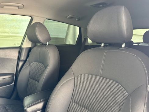 Used 2022 Kia Niro LX image 22
