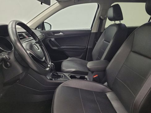 Used 2020 Volkswagen Tiguan SE w/ Panoramic Sunroof Package image 17