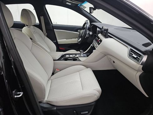 Used 2025 Genesis G70 2.5T image 10