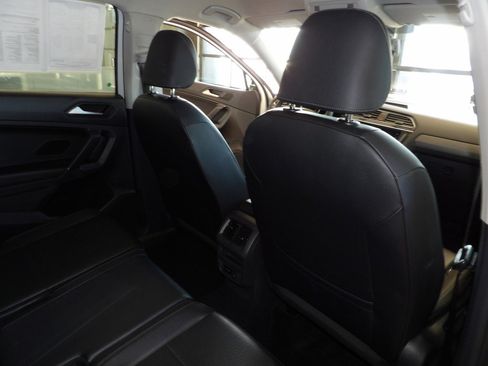 Used 2020 Volkswagen Tiguan SE image 16