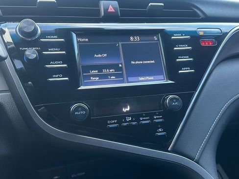 Used 2018 Toyota Camry SE image 19