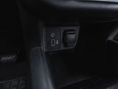 Used 2020 Nissan Versa S FWD image 14